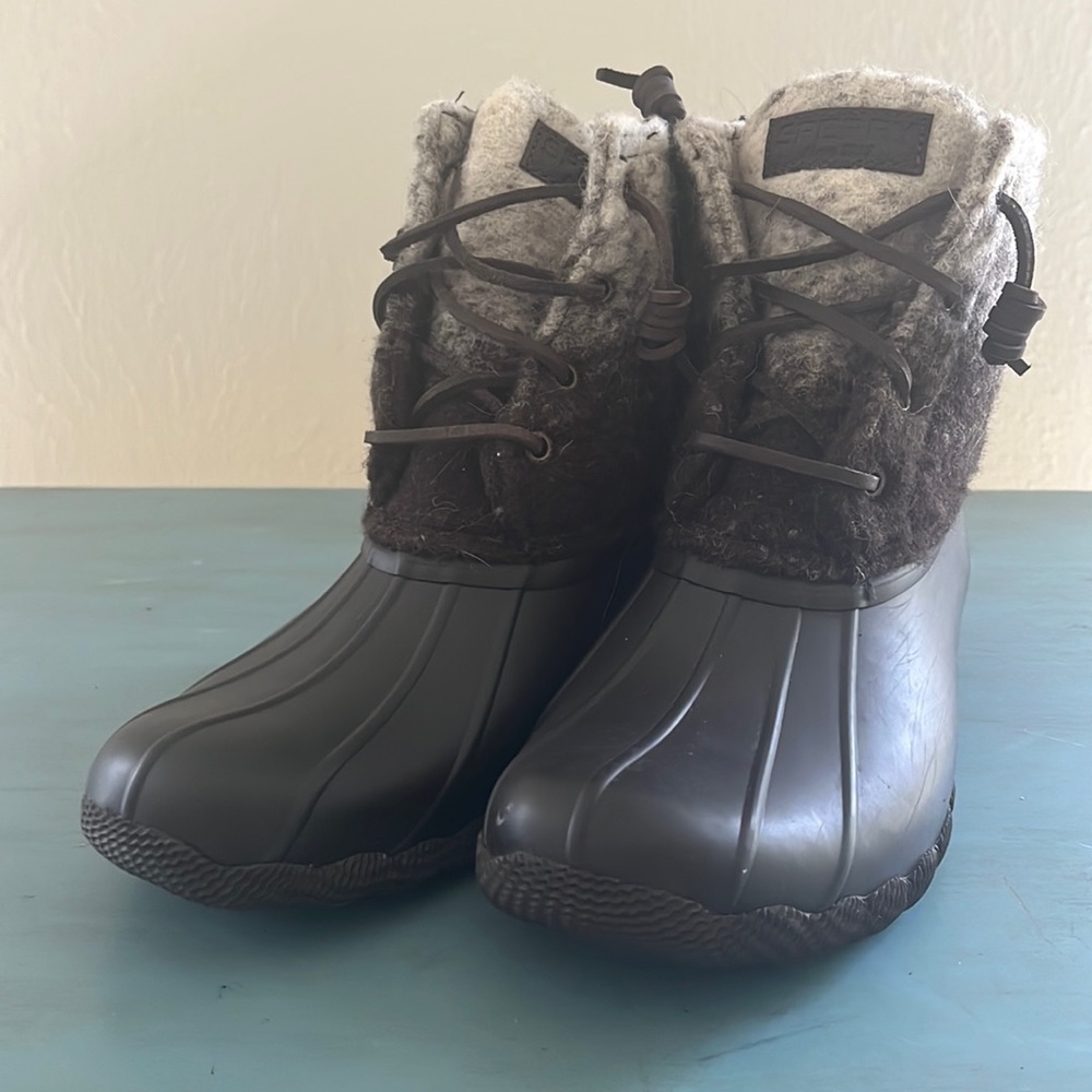 Sperry short boots. Never worn. Size 8.